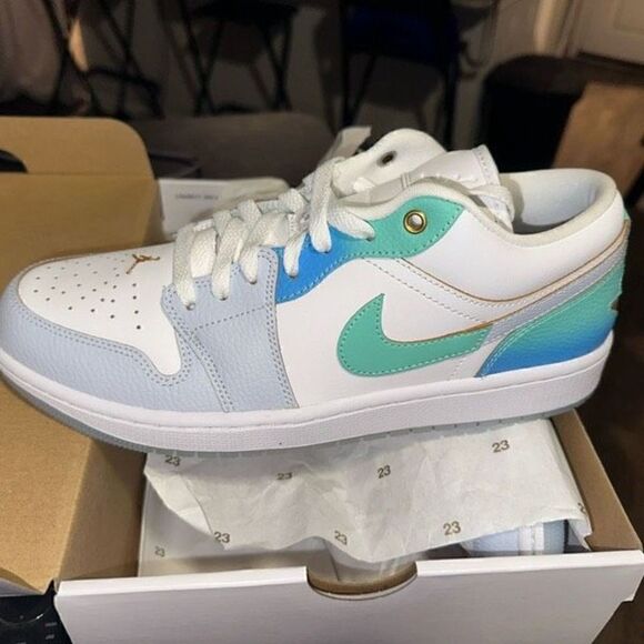 Air Jordan 1 Low SE (Brand New) - Picture 5 of 5